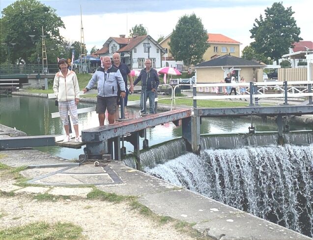 Eventyrlig tur langs Göta kanal i Sverige