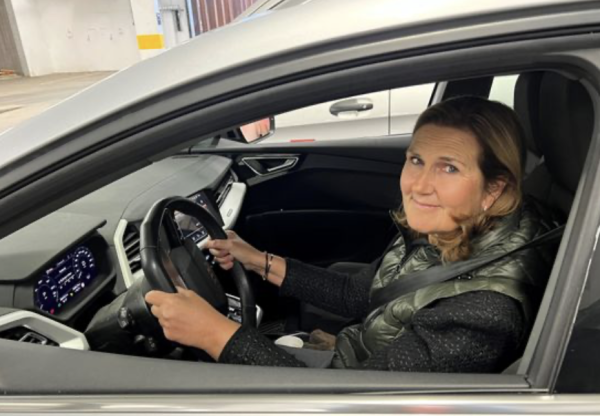 – Kvinner, ta plass bak rattet