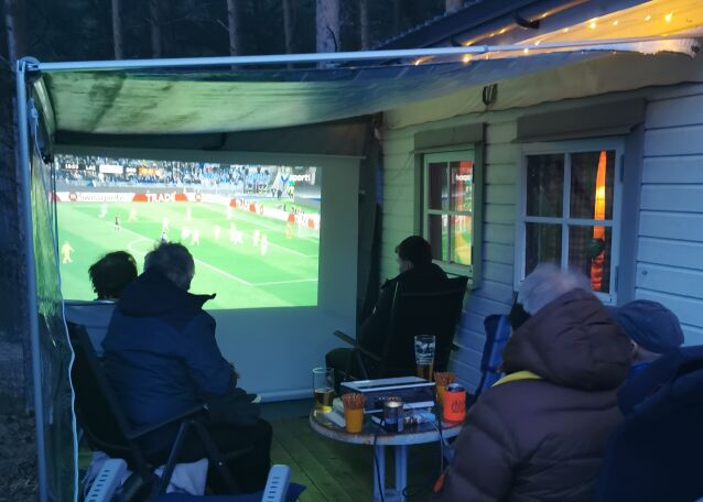 Fotballfest utenfor spikerteltet
