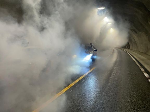 Øver på brannberedskap i Haukelitunnelen