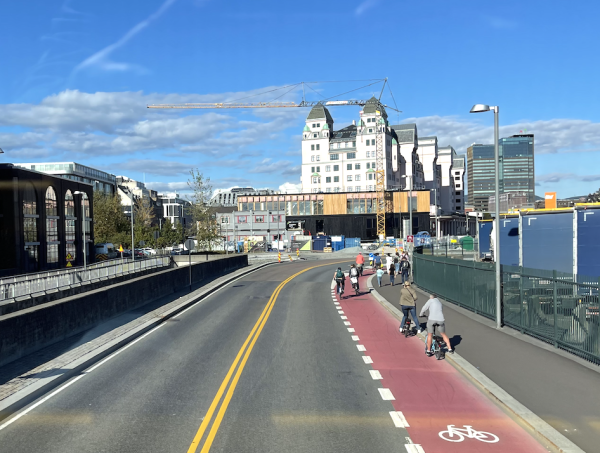 – Vi må av og til parkere på sykkel- og gangveier